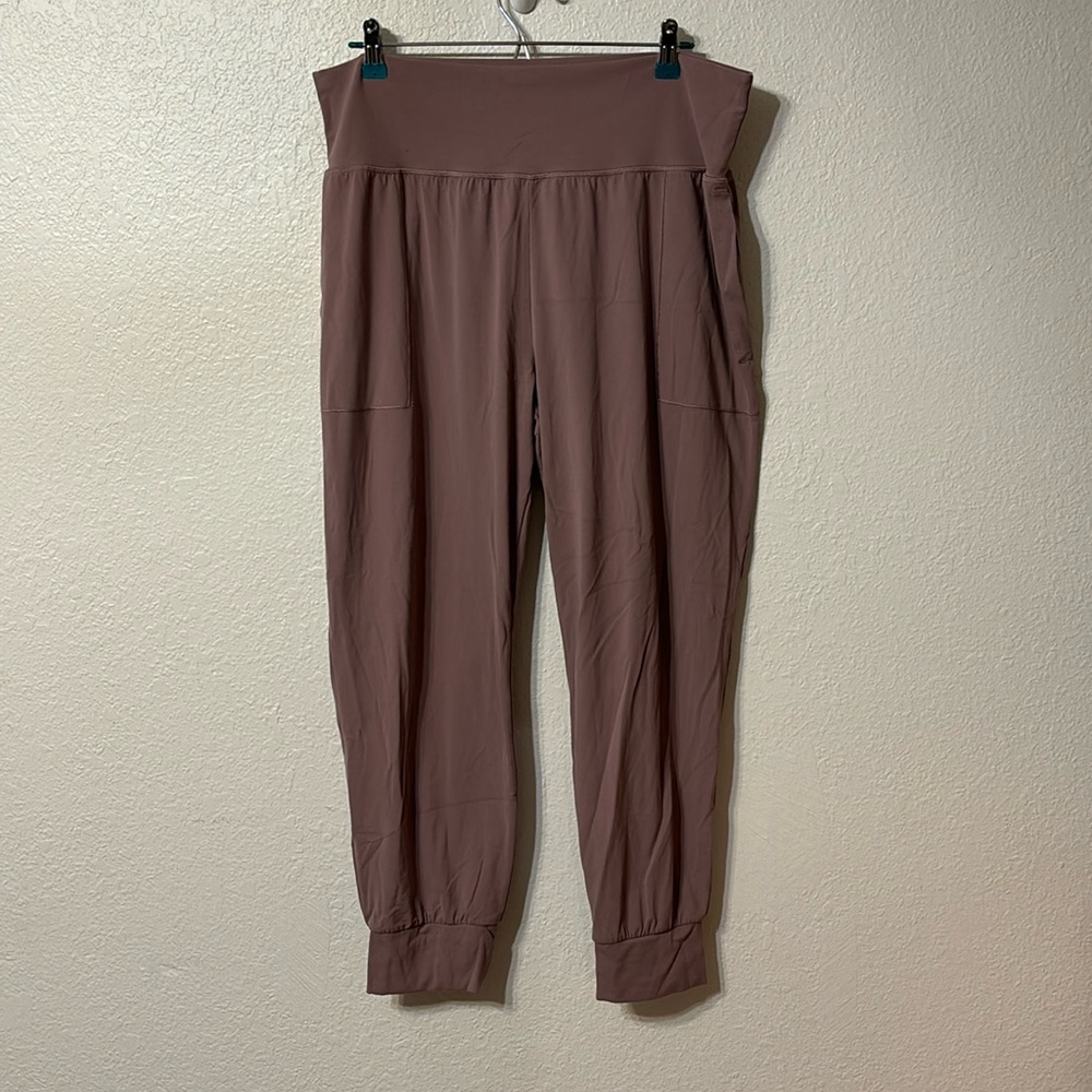 Athleta Salutation Joggers in Mauve